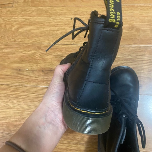 Children’s Dr Martens black boot size 1 - Picture 3 of 6